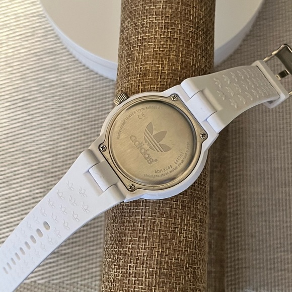 ADIDAS ORIGINAL PRE-LOVED AUTHENTIC WHITE & BLACK SOFT SILICONE SIGNATURE WATCH - Picture 5 of 15